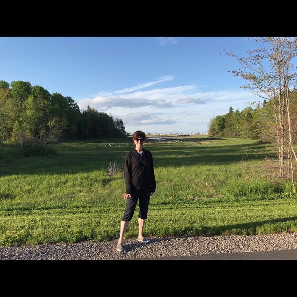 Meet your Posher, Nicole - Picture 1 of 1